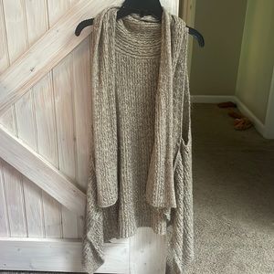 Beige knit sweater, no shoulders. Would fit M,L, probably XL.
